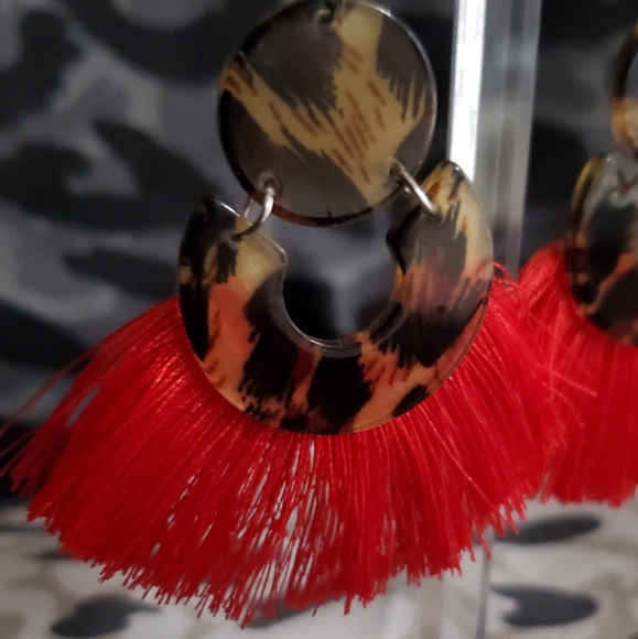 Acrylic Leopard Dangles - Picture 3 of 3